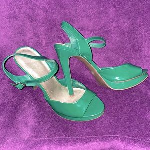 Kelly green open toe dress sandals